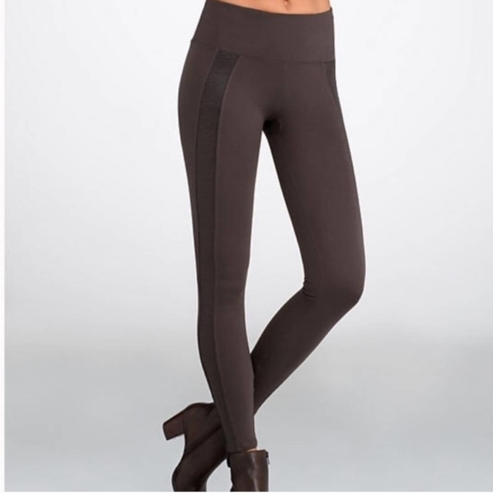 Spanx 2436 Ready to Wow Snakeskin Tuxedo Stripe Leggings size small Brown